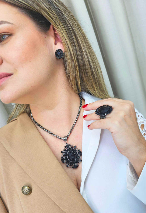 Colar Raridade Black com pingente de strass preto e veneziana grafite
