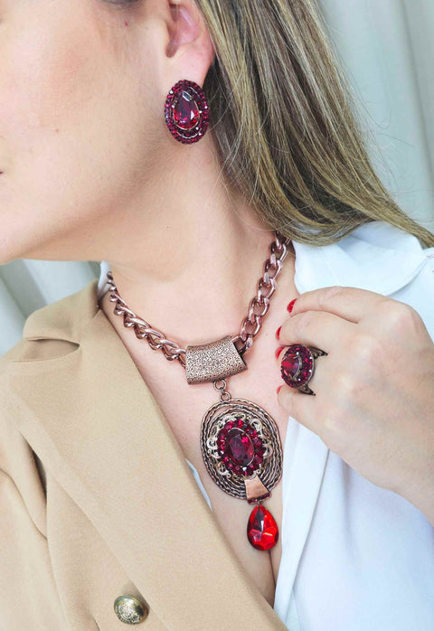Colar Isadora com pingente vintage de pedras vermelhas