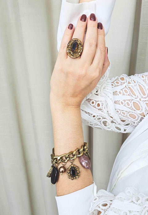 Pulseira Driade glam ouro velho com pingentes e pedras marrom