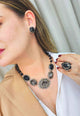 Colar Aconchegar black com pedras pretas banhado no prata