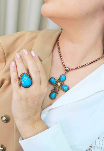 Anel Vibra com gota azul e pedras smoked banhado no vintage