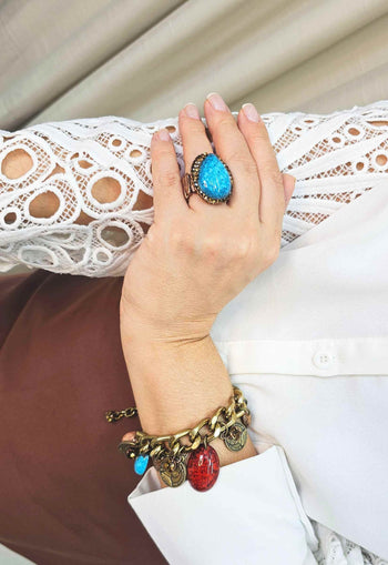 Anel Vibra com gota azul e pedras smoked banhado no vintage