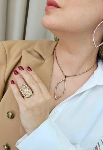 Brinco Adara vintage delicado com pedras light peach