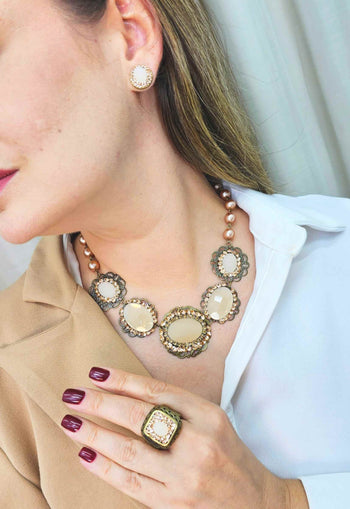 Anel Aconchegar ouro velho com pedras peach