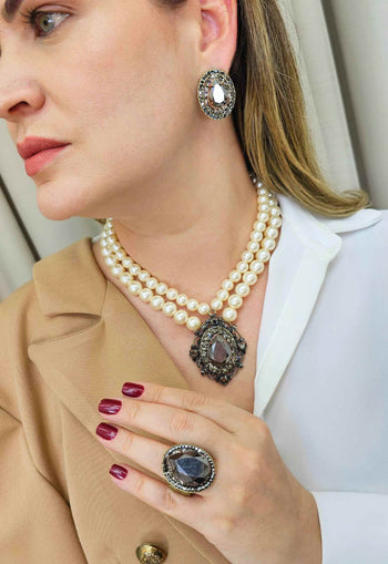 Colar Zoe ouro velho com pérolas e pedras hematite