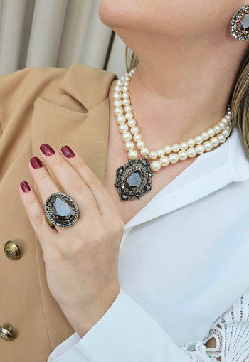 Colar Zoe ouro velho com pérolas e pedras hematite