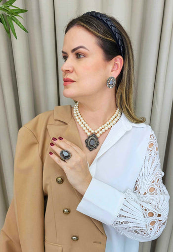 Colar Zoe ouro velho com pérolas e pedras hematite
