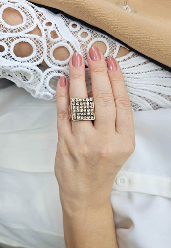 Anel Leandra quadrado com pedras light peach