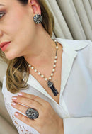 Maxi Colar Adina com pingente de coração hematite e perolas