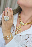 Colar Ester Gold com crucifixo de perolas e elos dourados