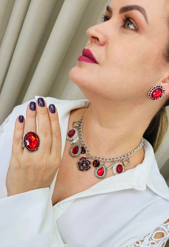 Colar Serena prata com pingentes e pedras vermelhas