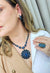 Colar Intenso blue ouro velho com pignente de pedras azuis