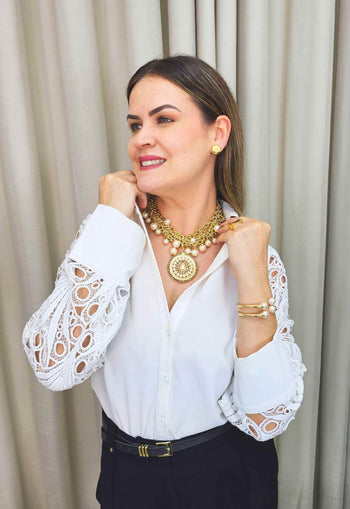 Colar Momentos Gold com perolas e pingente dourado