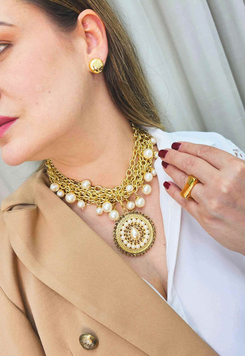 Colar Momentos Gold com perolas e pingente dourado