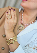 Colar Solene Gold com pedras nudes e douradas