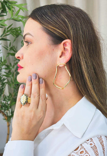 Brinco Charme metálico dourado