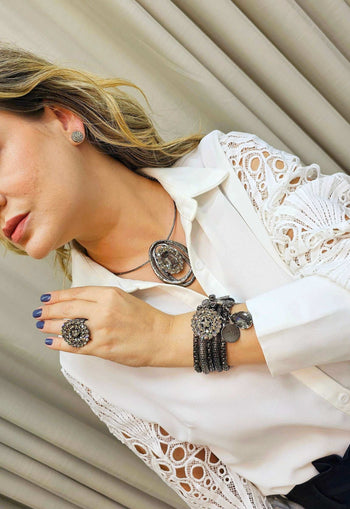 Anel Eliete redondo com pedras black diamond banhado no onix