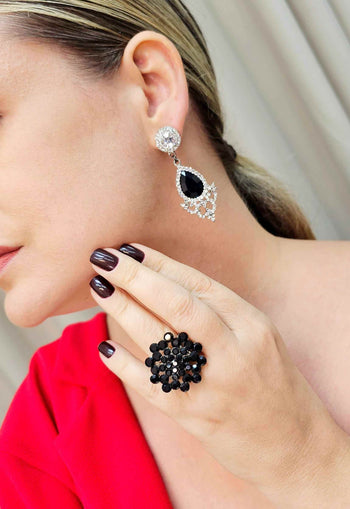 Brinco Nala prata com pedras pretas e cristais