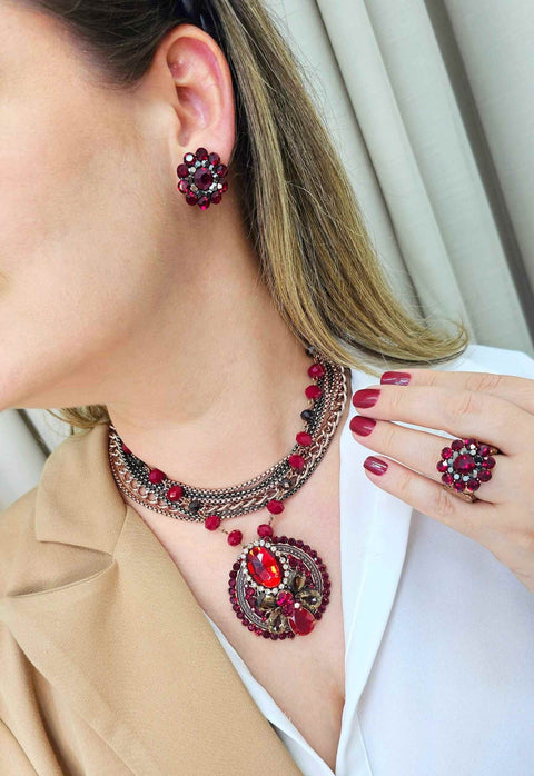 Maxi Colar Lyra com pingente vermelho e mix de correntes