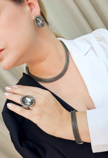 Colar Contemporânea de corrente de malha banhada no grafite