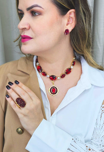 Colar Celebração luxo com pedras vermelhas banhado no dourado