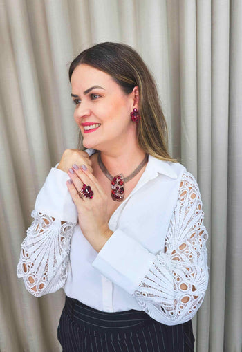 Colar Diandra de metal vintage com pedras vermelhas