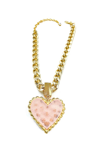 Colar Cleo Gold com pingente de coração de perolas e strass