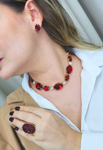 Brinco Celebração pequeno com pedras vermelhas