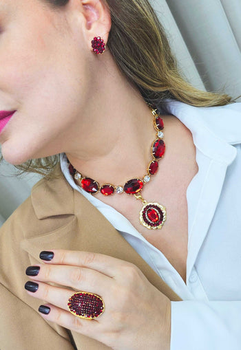 Brinco Celebração pequeno com pedras vermelhas