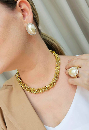 Brinco Abigail dourado com perolas