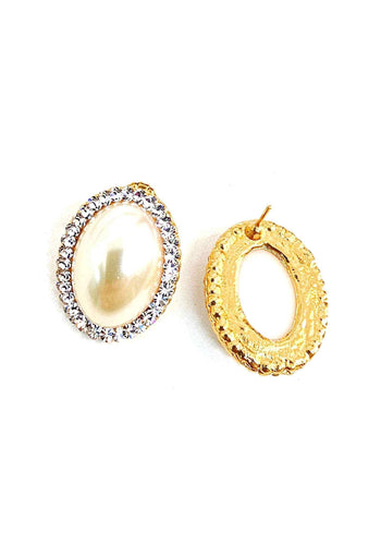 Brinco Abigail dourado com perolas