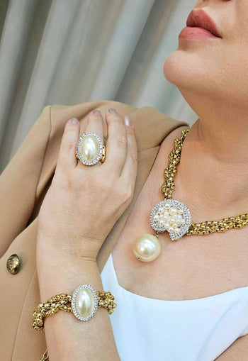 Anel Abigail dourado com perolas