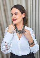 Colar Legado onix com pingentes de medalhas e dentes boho chic