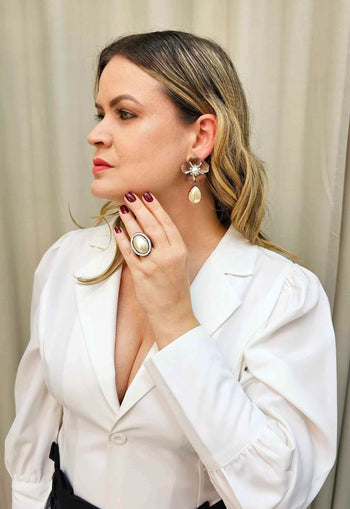 Brinco Clover flower vintage com perolas