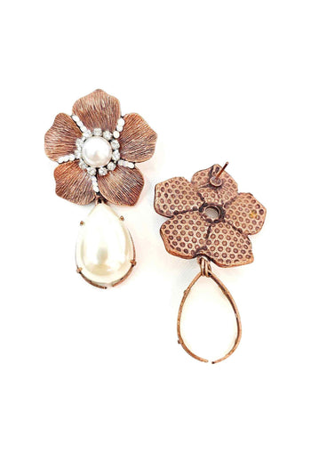 Brinco Clover flower vintage com perolas