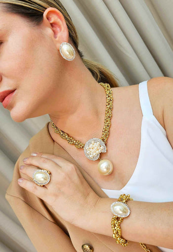 Pulseira Abigail de venezianas douradas e pignente de perola