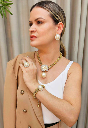 Pulseira Abigail de venezianas douradas e pignente de perola