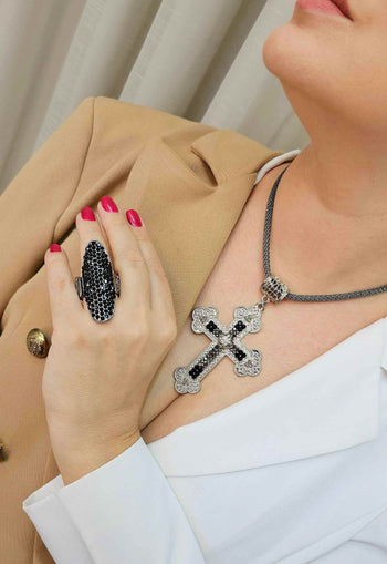 Anel Teresa grafite com pedras pretas