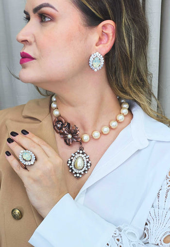 Brinco Exuberância com pedras opal banhado no vintage