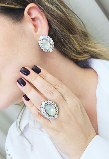 Anel Exuberância com pedras opal banhado no vintage