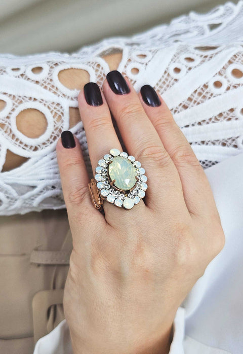 Anel Exuberância com pedras opal banhado no vintage