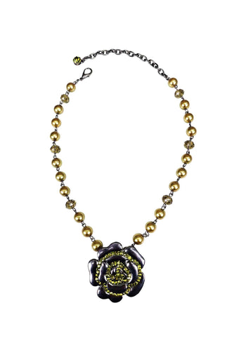 Colar Cecília olivine com pingente de flor onix