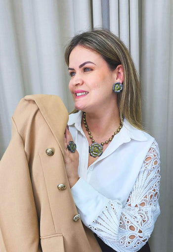 Colar Cecília olivine com pingente de flor onix