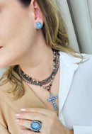 Colar Hanna com mix de correntes e crucifixo azul