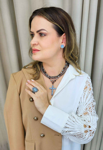 Colar Hanna com mix de correntes e crucifixo azul