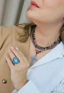 Colar Hanna com mix de correntes e crucifixo azul