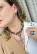 Colar Hanna com mix de correntes e crucifixo azul