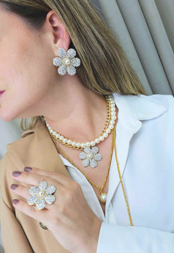 Colar Bahamas gold com pingente de flor cristal e perolas