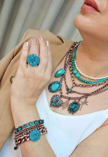 Anel Atalia redondo com pedras blue zircon