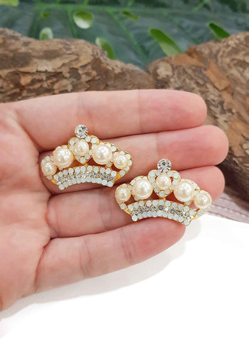 Brinco Coroa dourada com perolas e strass